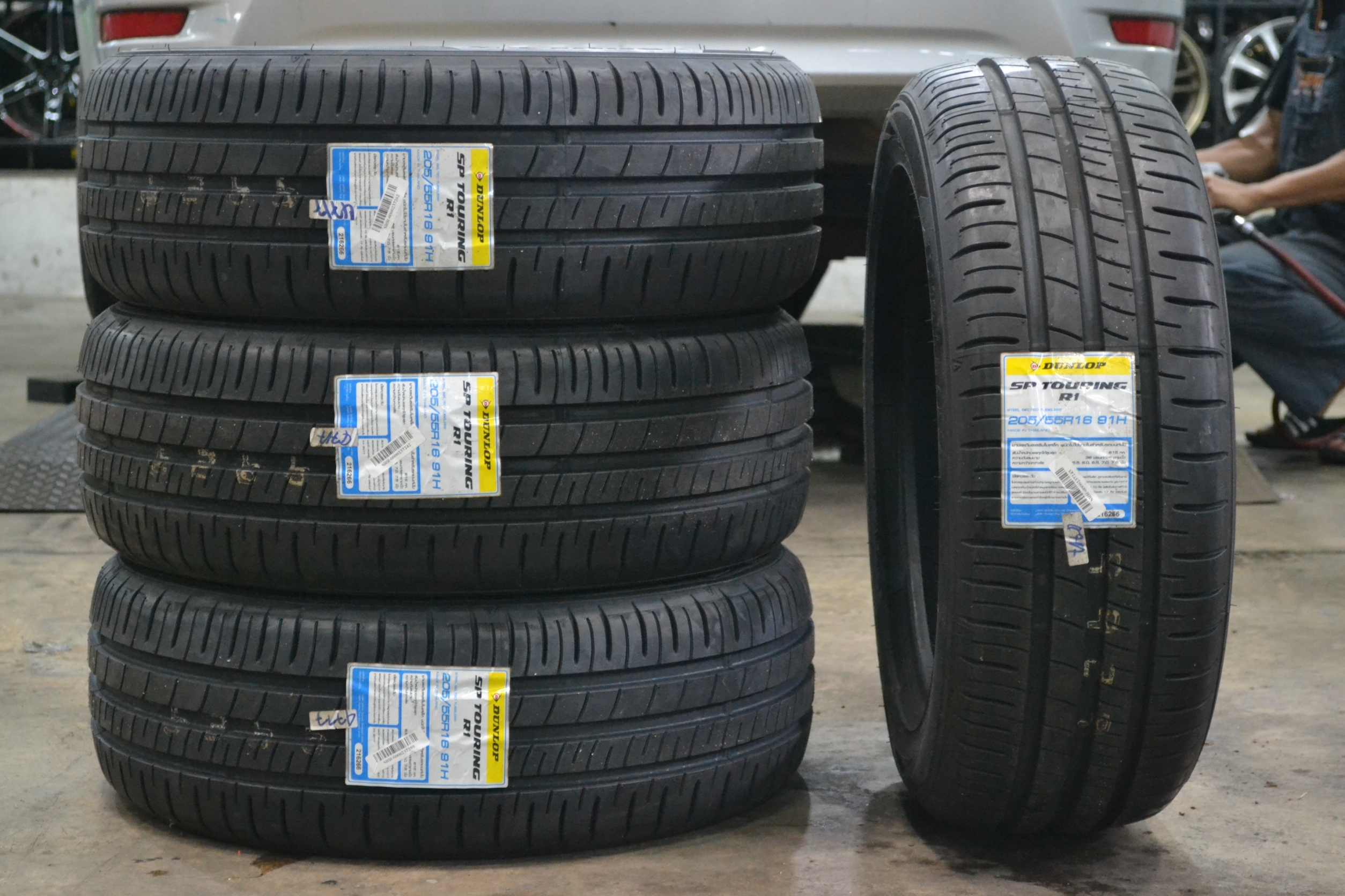 ยางใหม่ DUNLOP R1 205-55-16 ซื้อ2แถม2 ใส่ ALLTIS