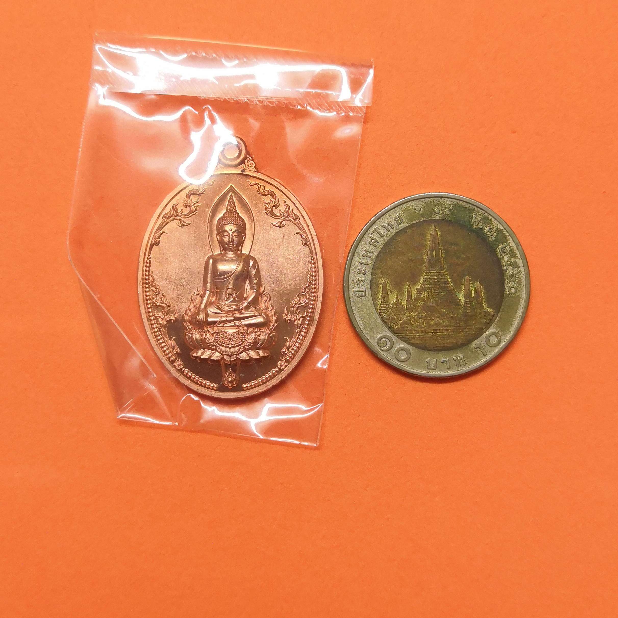 เหรียญ พระยอดธง - พระนเรศวรมหาราช วาระครบรอบ 113 ปี อยุธยาวิทยาลัย พศ 2561 เนื้อทองแดง สูง 3.2 เซน พร้อมกล่องเดิม