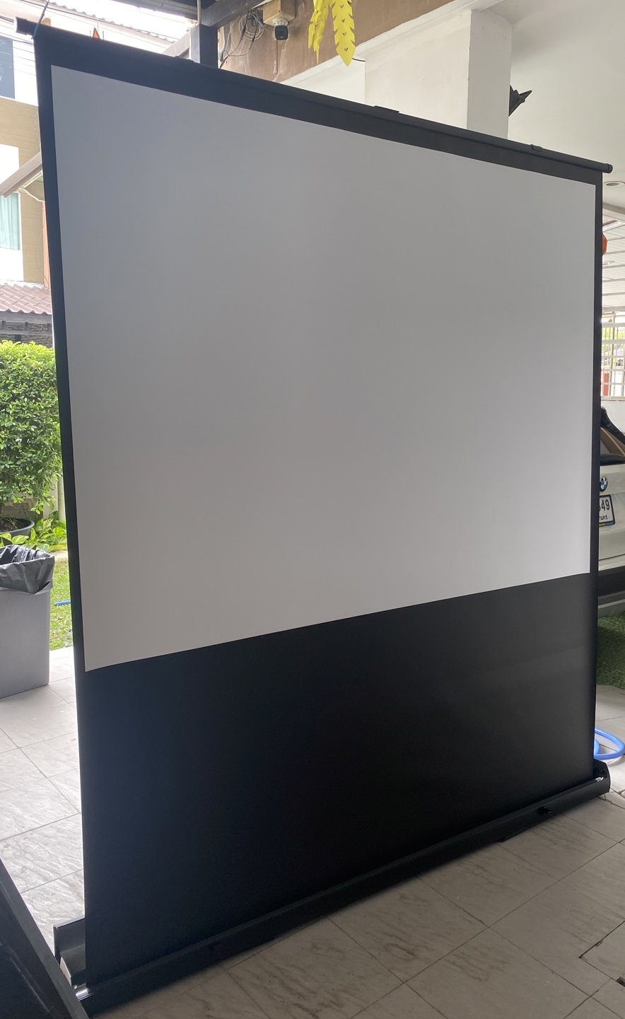 PROEDU1 Floor Screen 80 นิ้ว | จอโปรเจคเตอร์แบบตั้งพื้น พกพาง่าย ใช้งานสะดวก พร้อมระบบโช้คอั๊พ