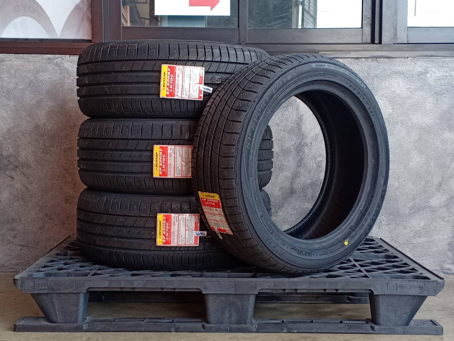 DUNLOP 215/50R17 SP SPORT LM705 95V XL MADE IN THAILAND