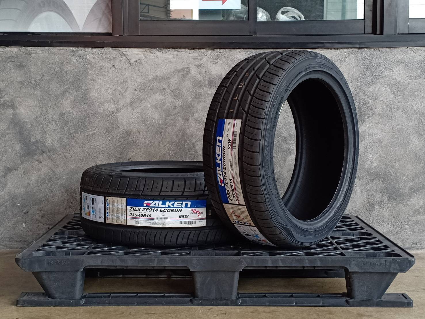 FALKEN 235/40R18 ZIEX ZE914 ECORUN ต้องการส่วนลดราคาพิเศษ กรุณาสอบถาม