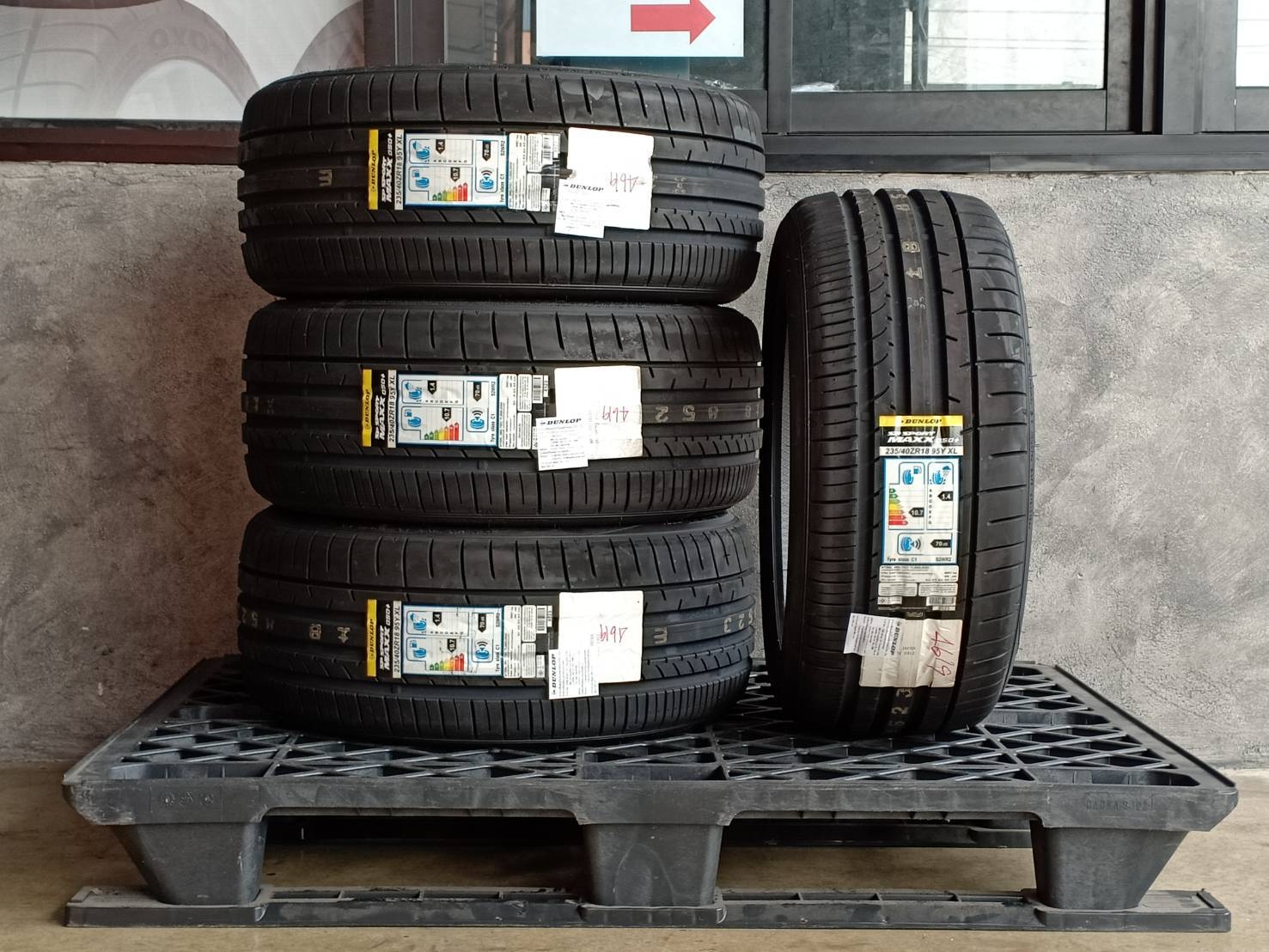 DUNLOP SP SPORT MAXX 050 PLUS 235/40ZR18