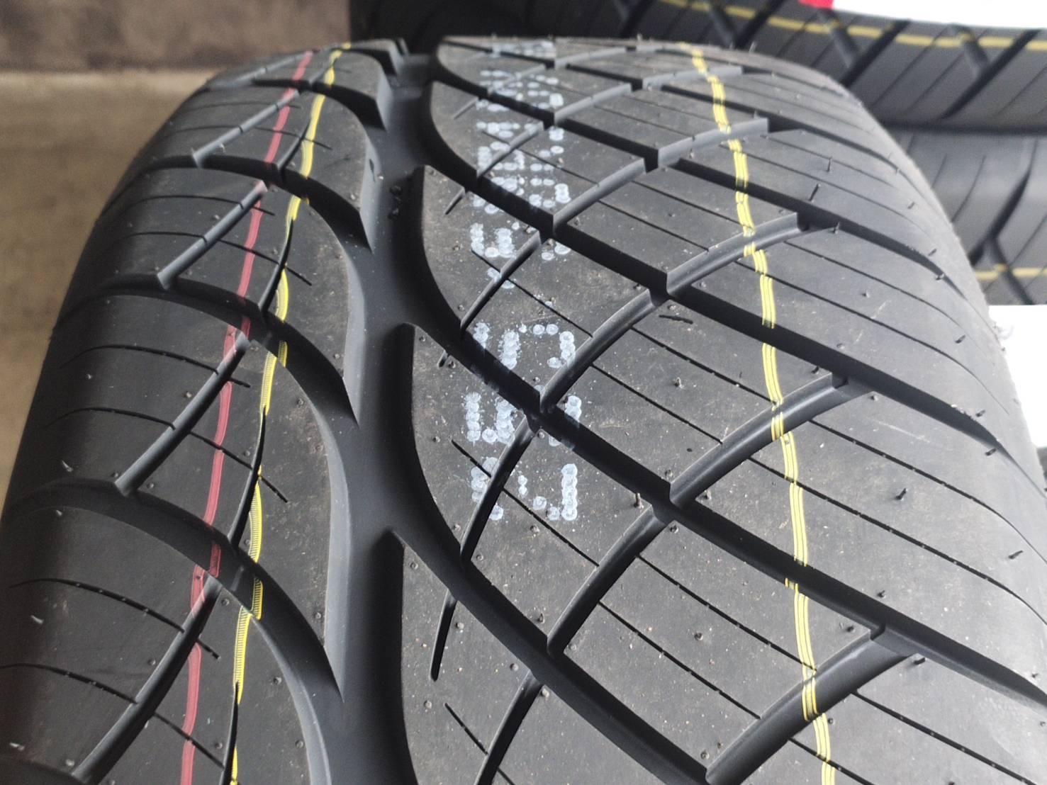 SOKUDO 255/50R18 106V BURASUTO RS01