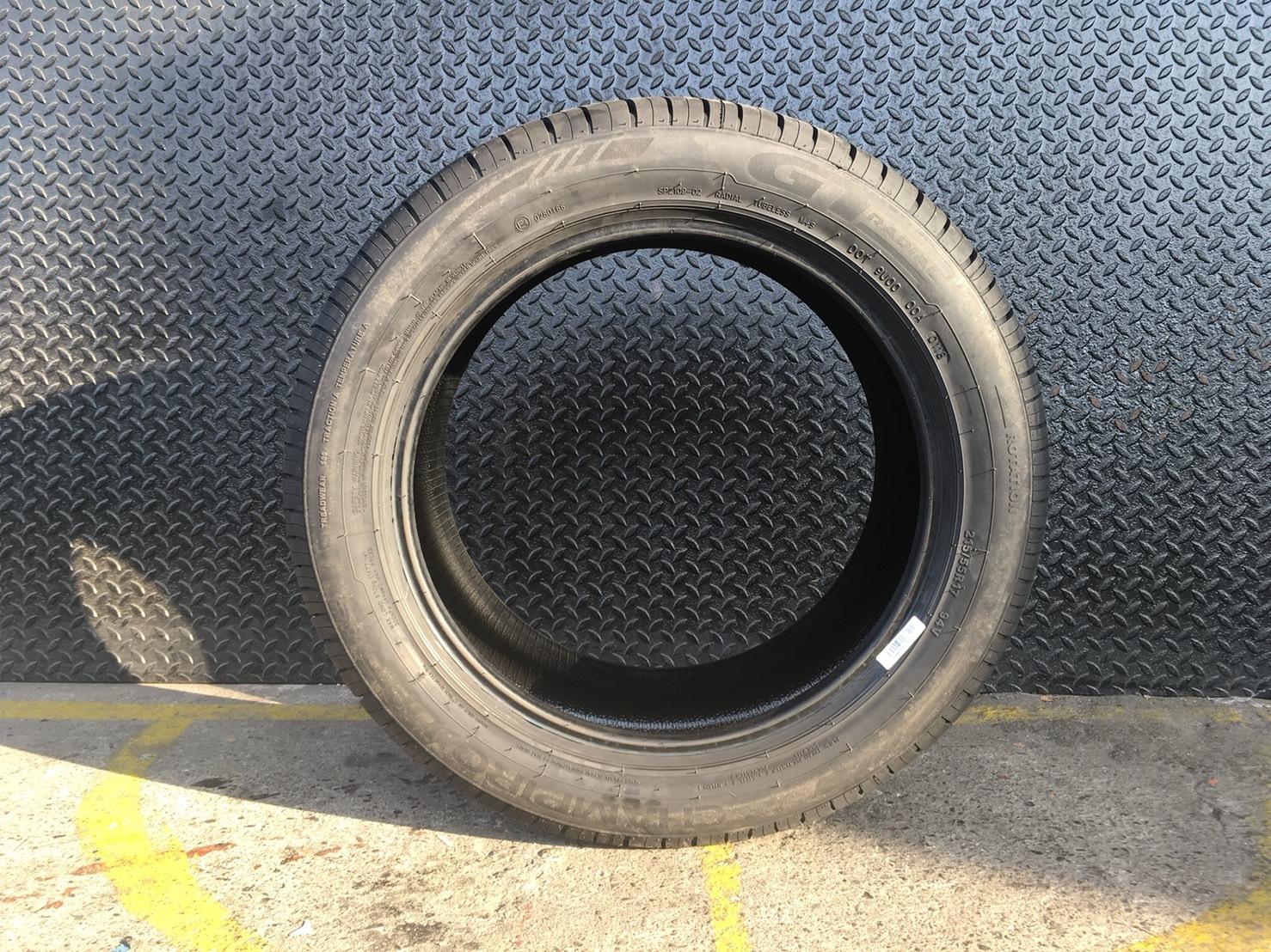 GT-RADIAL CHAMPIRO UHP AS 215-55-17 เส้น 4900 บาท ซื้อ2แถม2