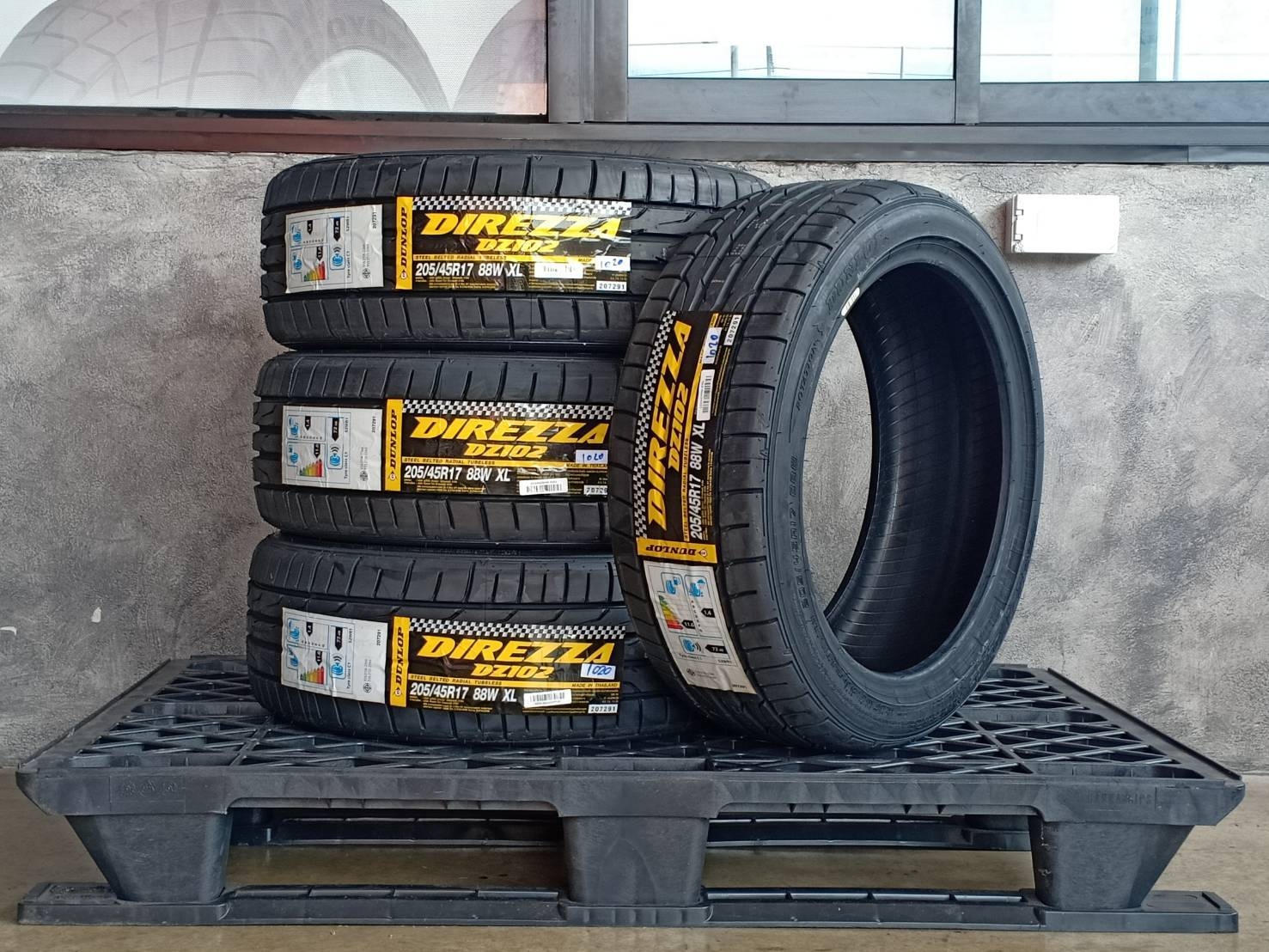 DUNLOP 205/45R17 DIREZZA DZ102 88W XL MADE IN THAILAND