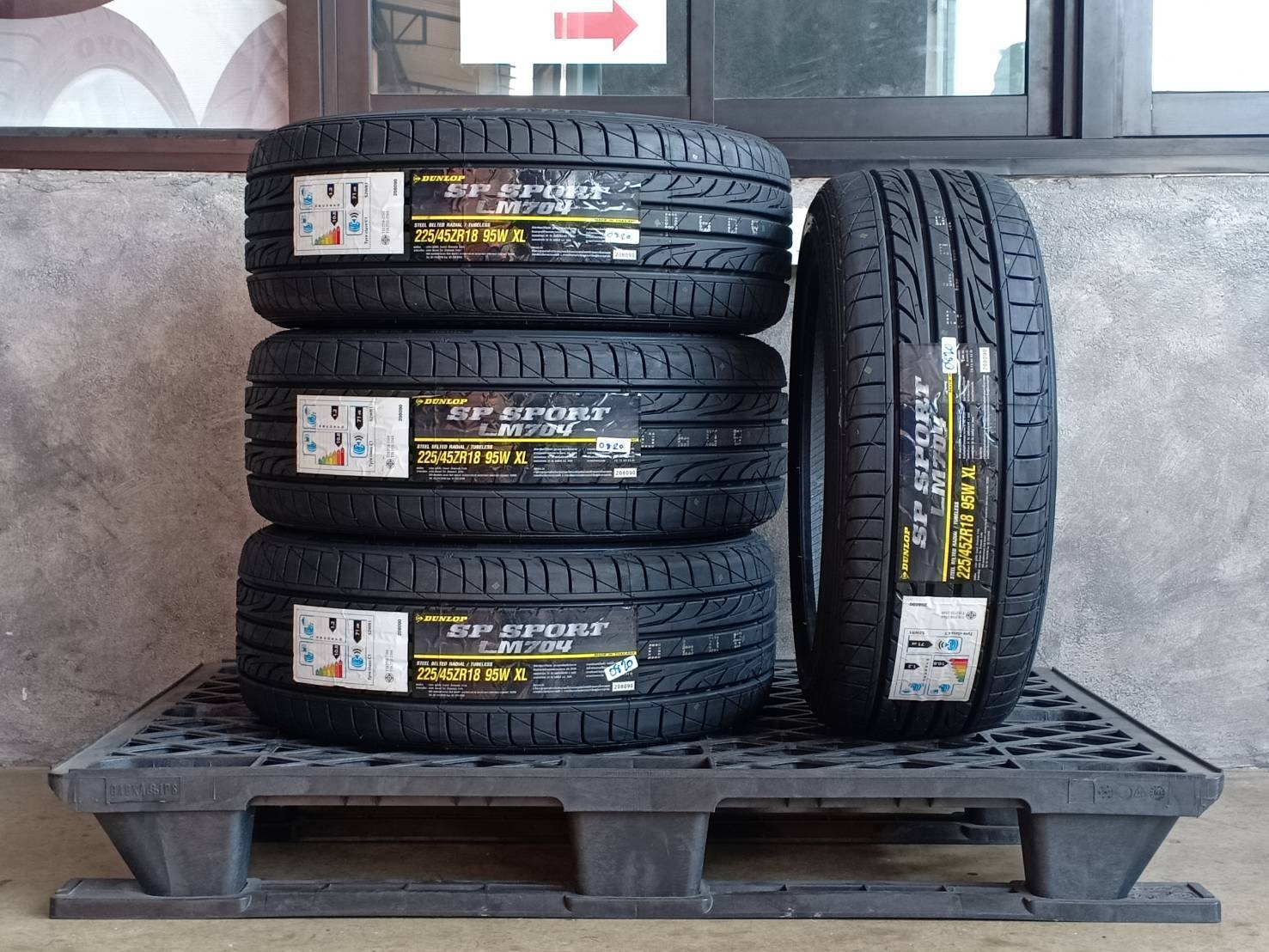 DUNLOP 225/45ZR18 SP SPORT LM704 95W XL MADE IN THAILAND