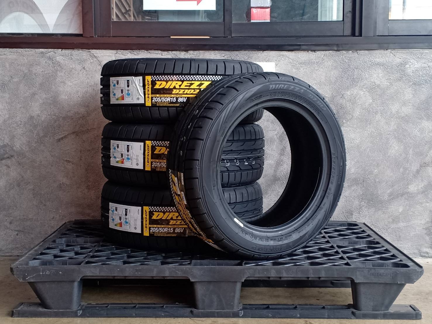 DUNLOP 205/50R15 DIREZZA DZ102 86V MADE IN THAILAND