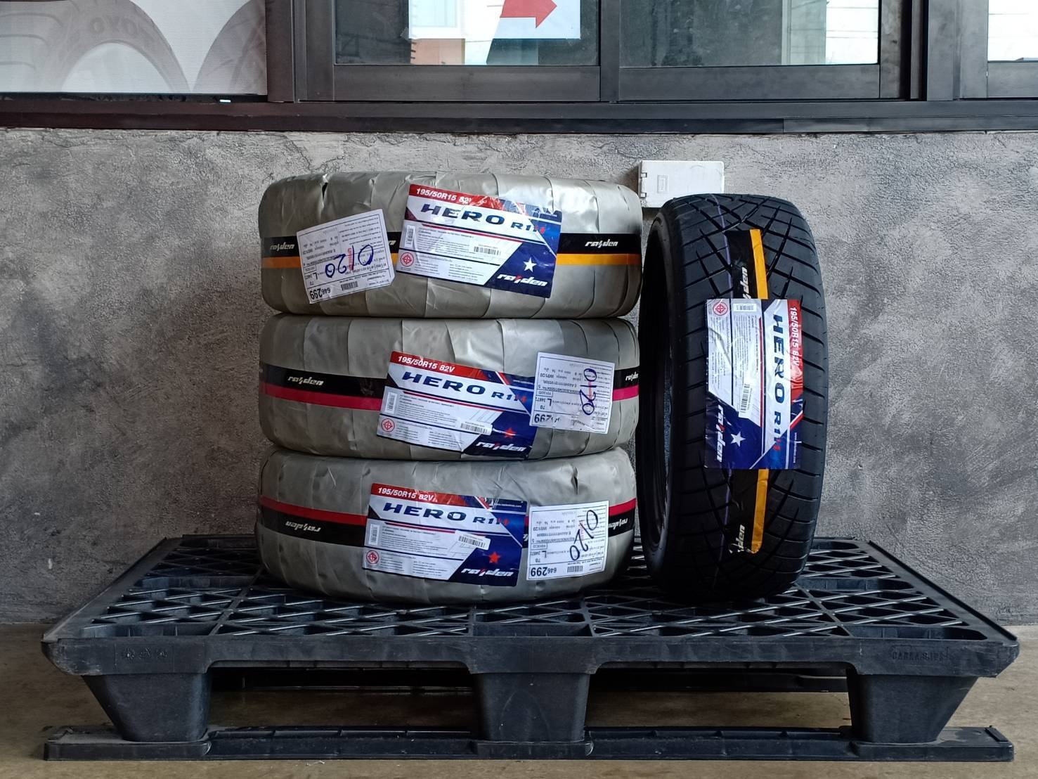 RAIDEN 195/50R15 HERO R111