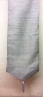 ผ้าคาดโต๊ะไหมแท้ Table runner ปลายสามเหลี่ยมมีพู่เก็บงานปราณีต