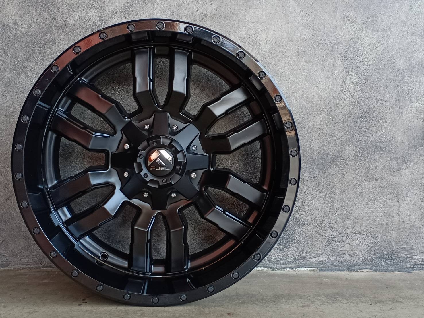 FUEL-SLEDGE 20X10 6X135/6X139.7 -18 106.10 TWO-TONE BLACK