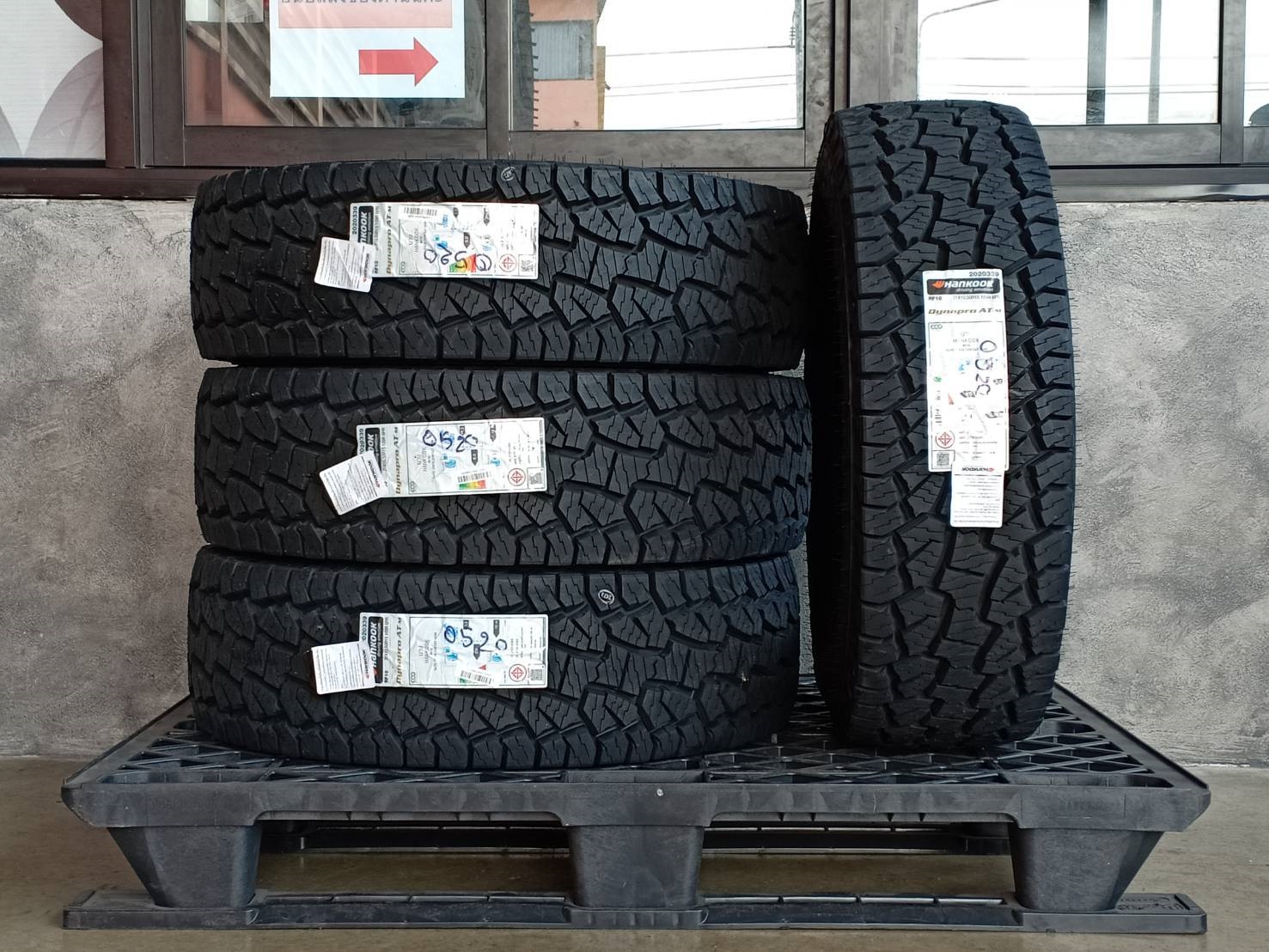 ยางใหม่ HANKOOK DYNAPRO AT-M 31X10.50R15 ตัวหนังสือขาว ปี 20