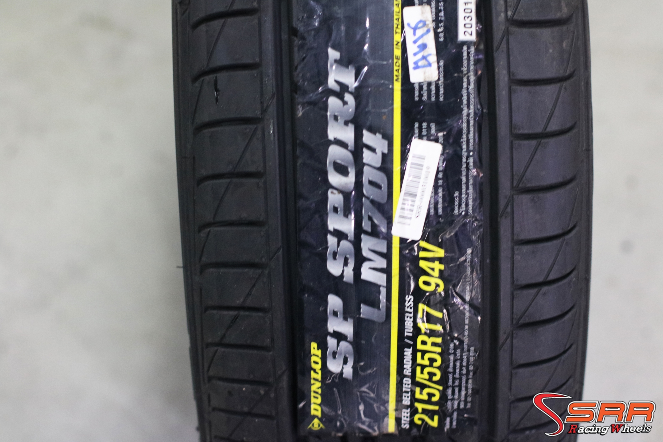 DUNLOP LM704 215/55-17 เส้น 2500