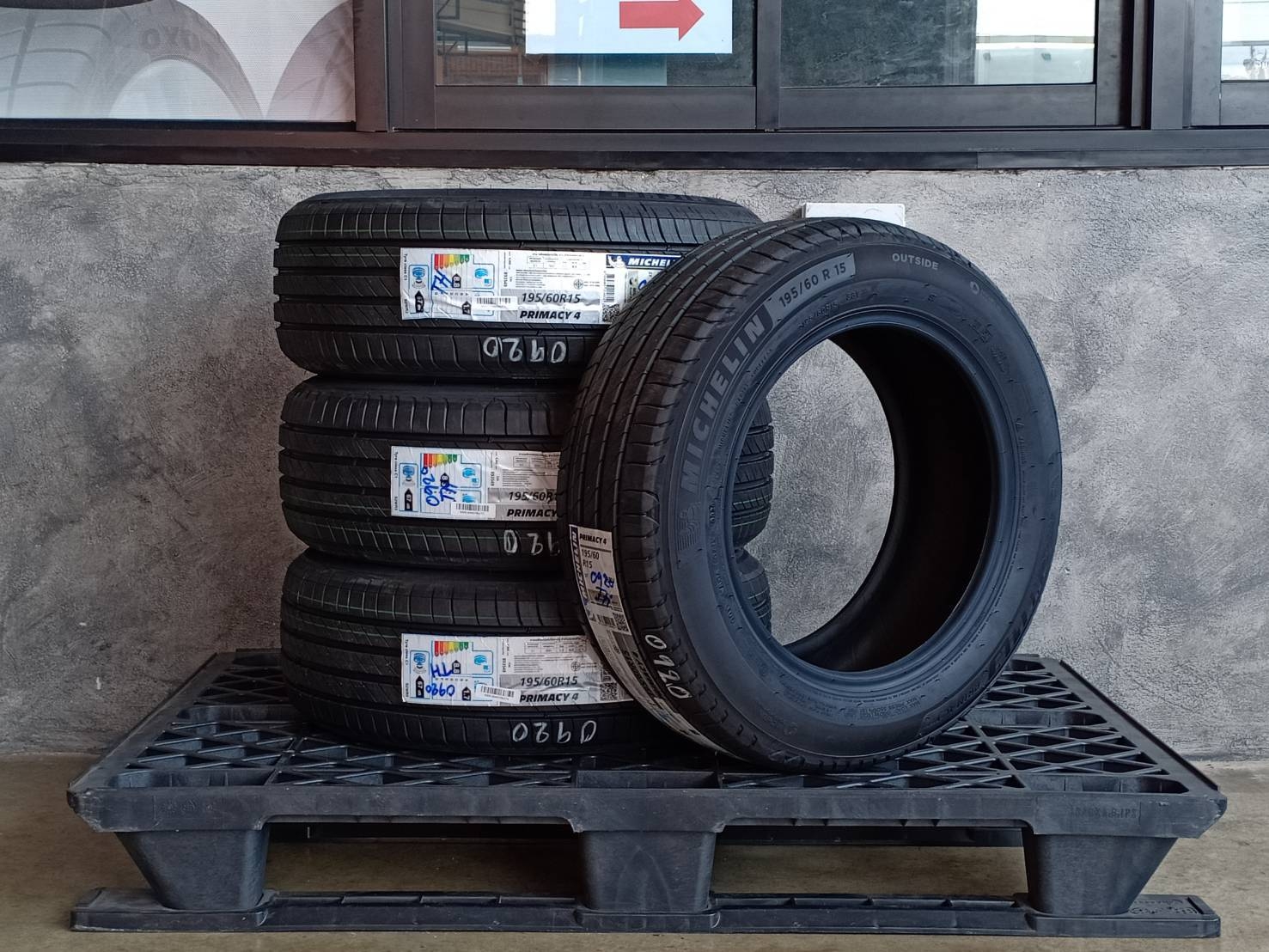 MICHELIN 195/60R15 PRIMACY 4STต้องการส่วนลดราคาพิเศษ กรุณาสอบถาม
