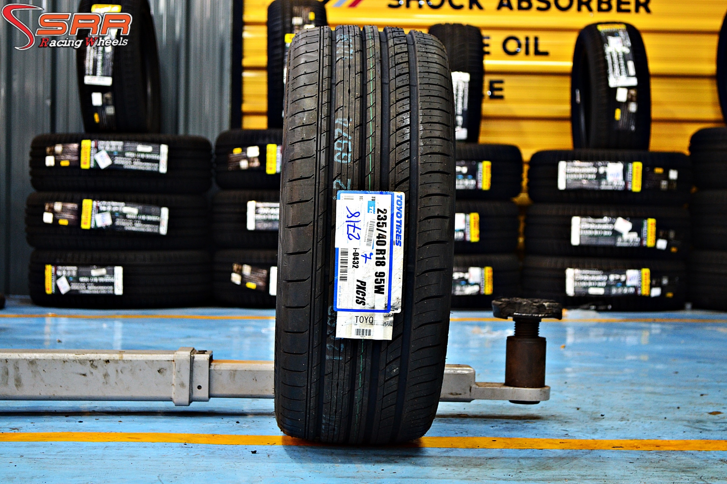 TOYO C1S 235/40-18 ราคาพิเศษ