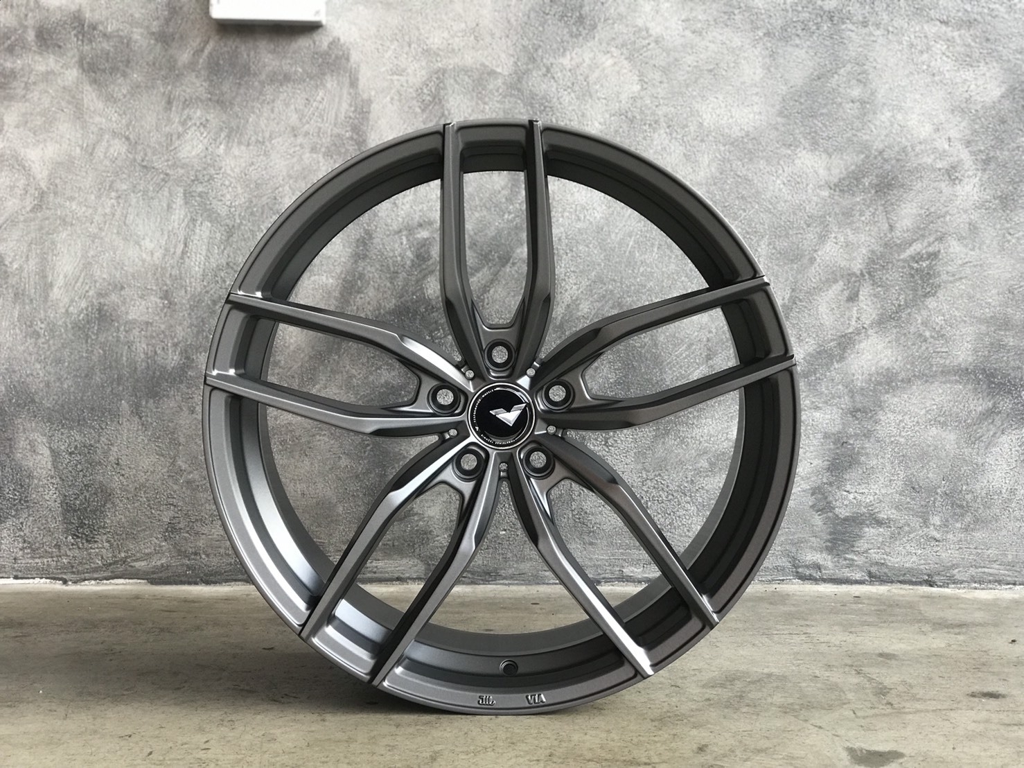 AOW15 FLOWFORMING 20x8.5/9.5 5x114.3/5X112 ET+40/42