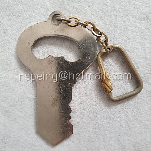 พวงกุญแจโลหะ ที่เปิดขวดรูปกุญแจลายไทย