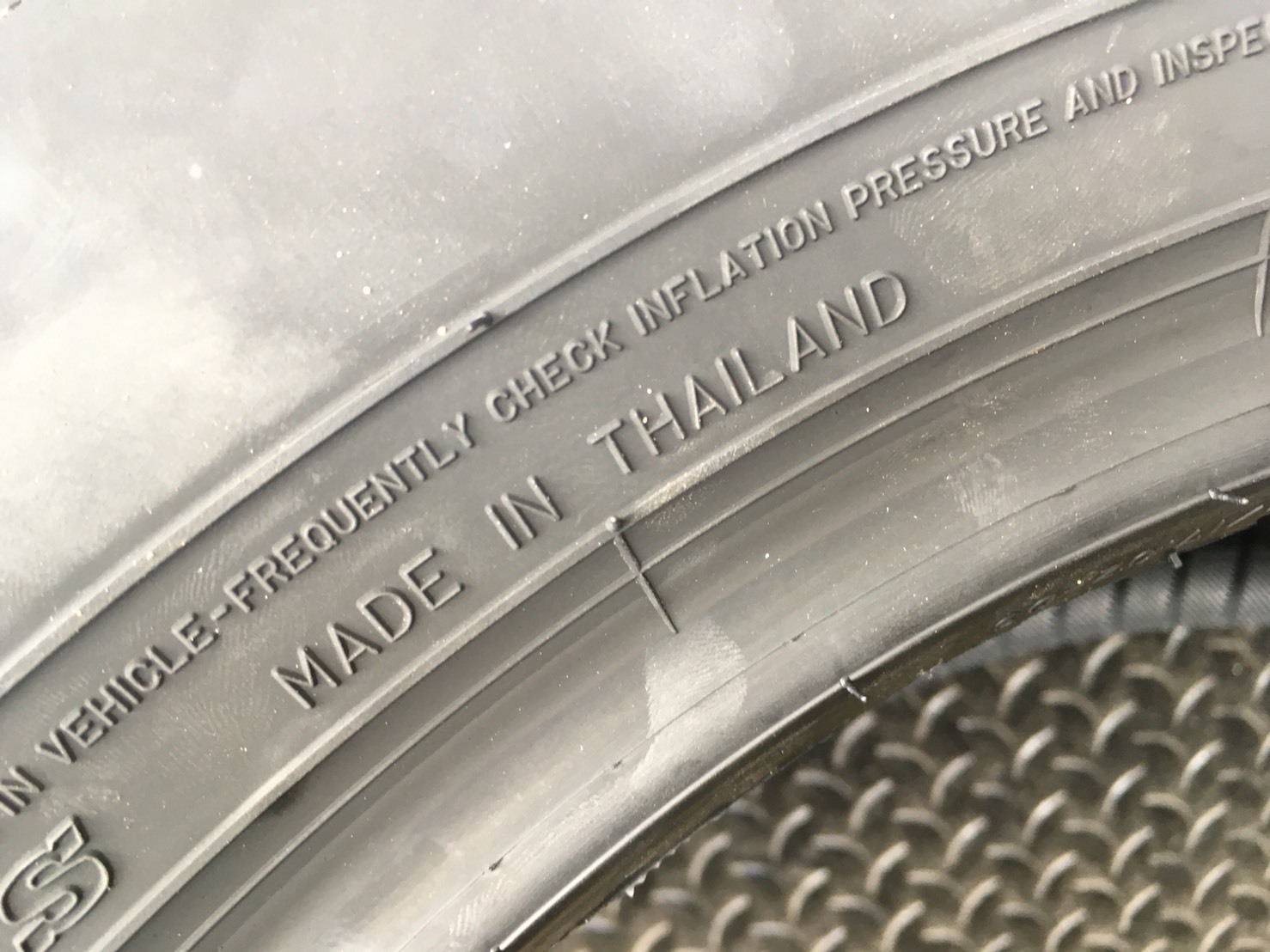 DUNLOP 2GRANDTREK AT25 265-60-18 ปี18 (ตัวหนังสือขาว)