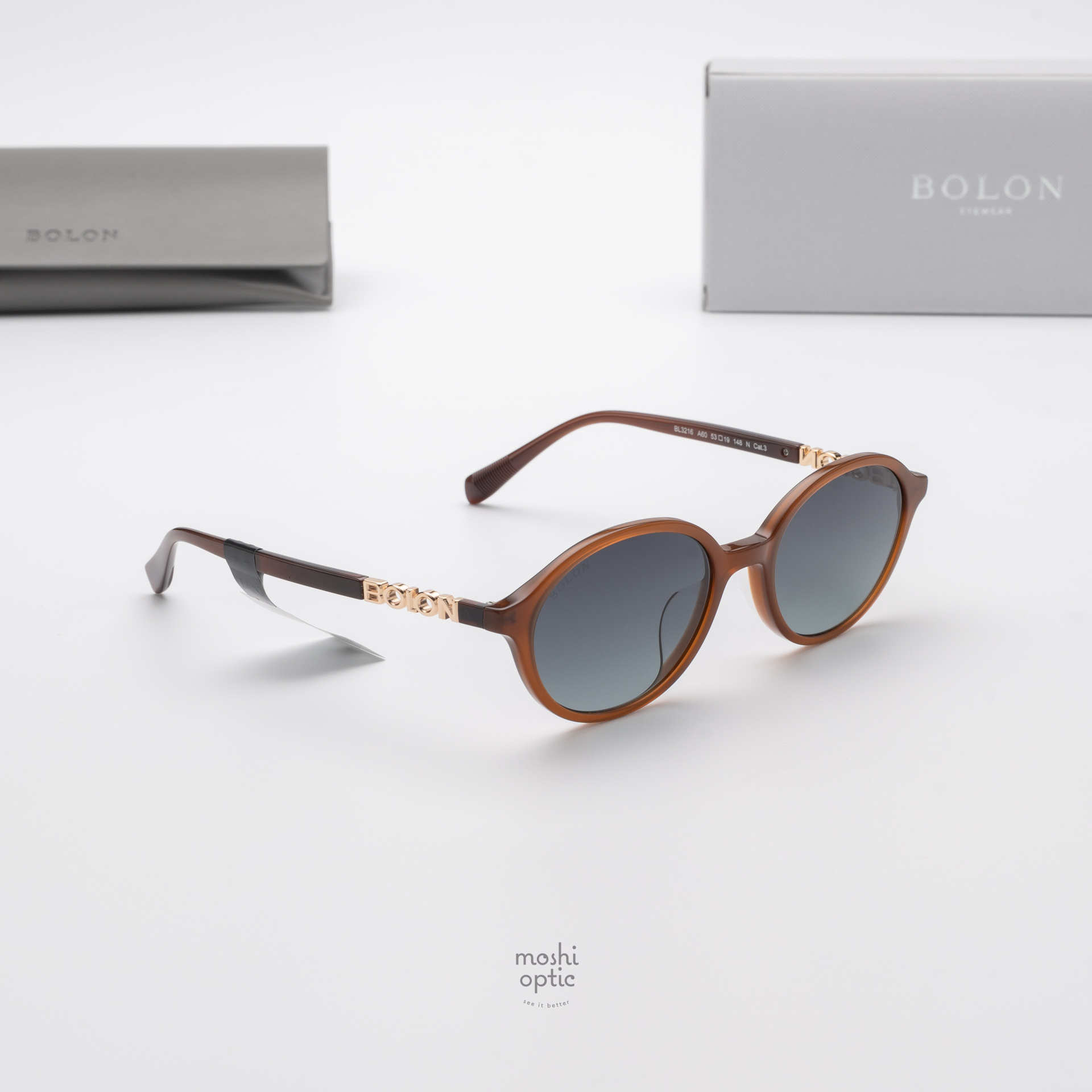 แว่นกันแดด BOLON รุ่น BL3216 Jakarta A60 Translucent Caramel Brown