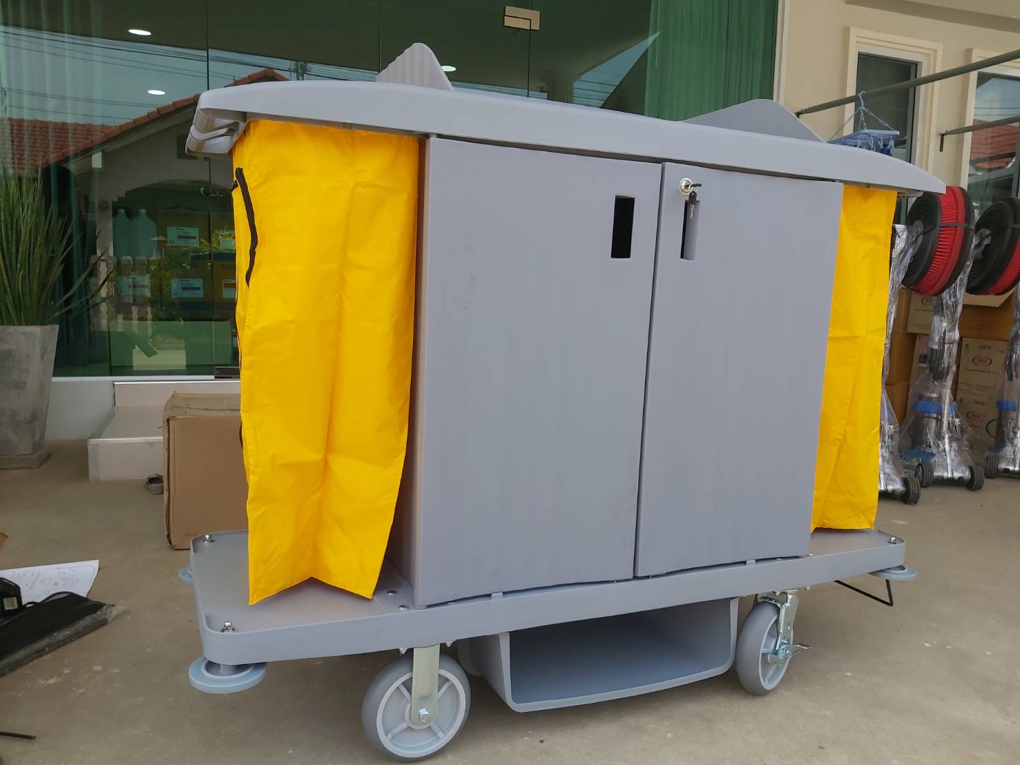 รถเข็นแม่บ้านแบบพลาสติกแบบมีประตูเปิด-ปิด