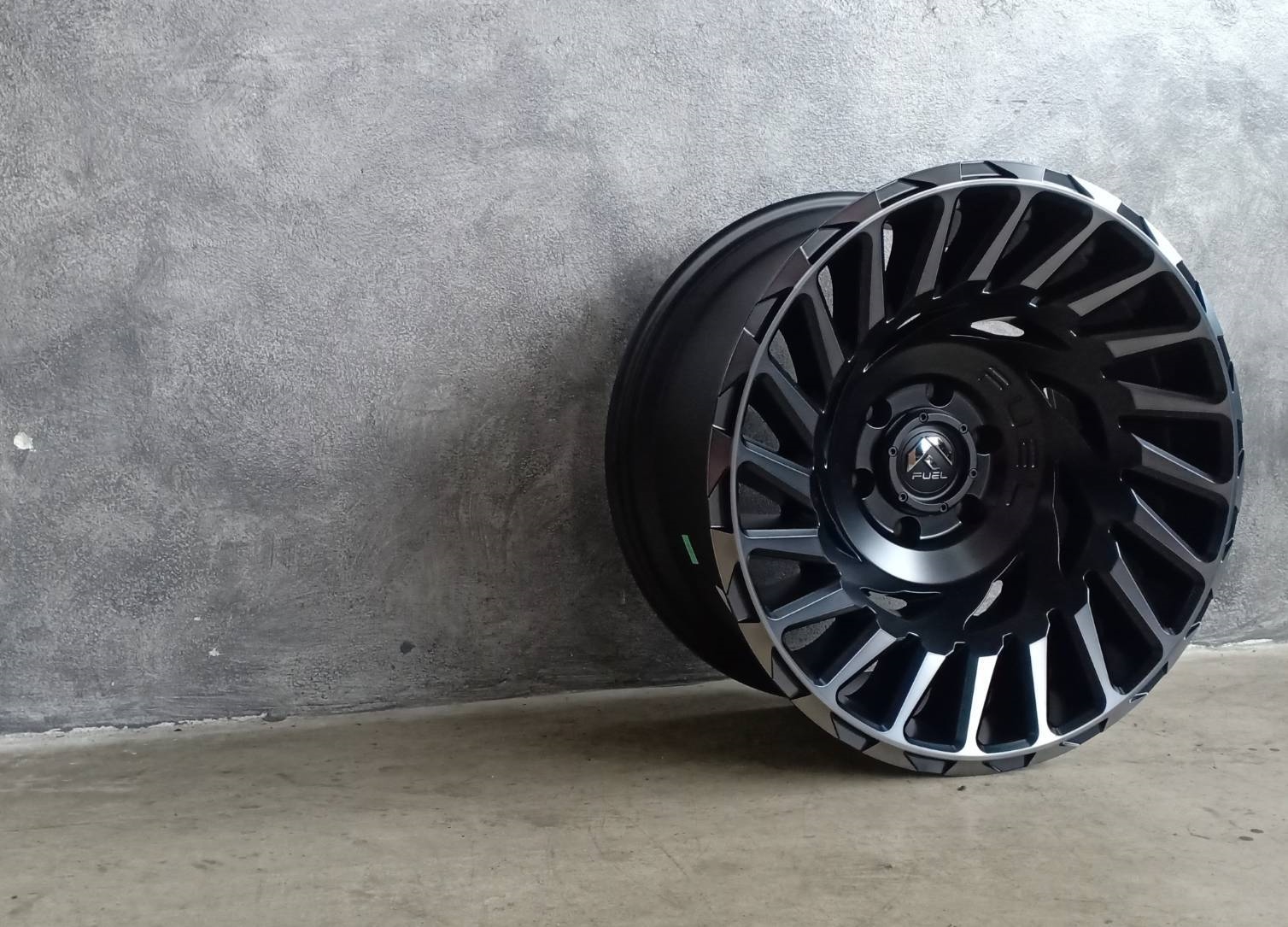 ล้อแท้ FUEL-CYCLONE ขอบ20นิ้ว ลดราคา พิเศษ