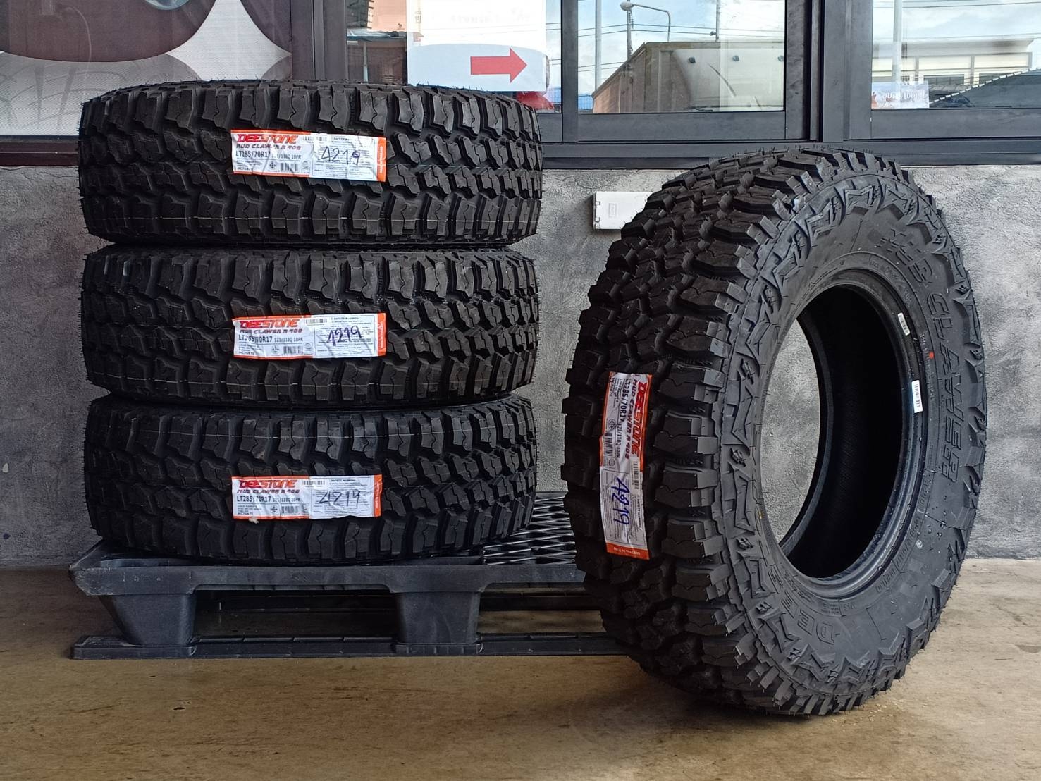 DEESTONE 285/70R17 MUD CLAWER R408 121/118Q 10PR MADE IN THAILAND