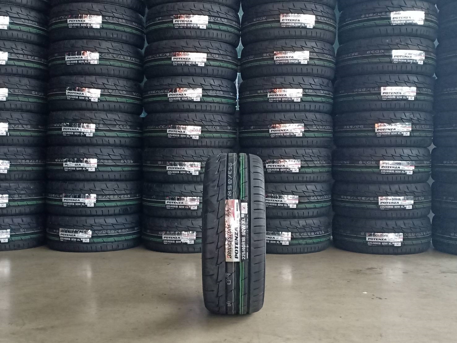 BRIDGESTONE RE003 225/40-18 เส้น 3950 ปกติ 6500 ปี18