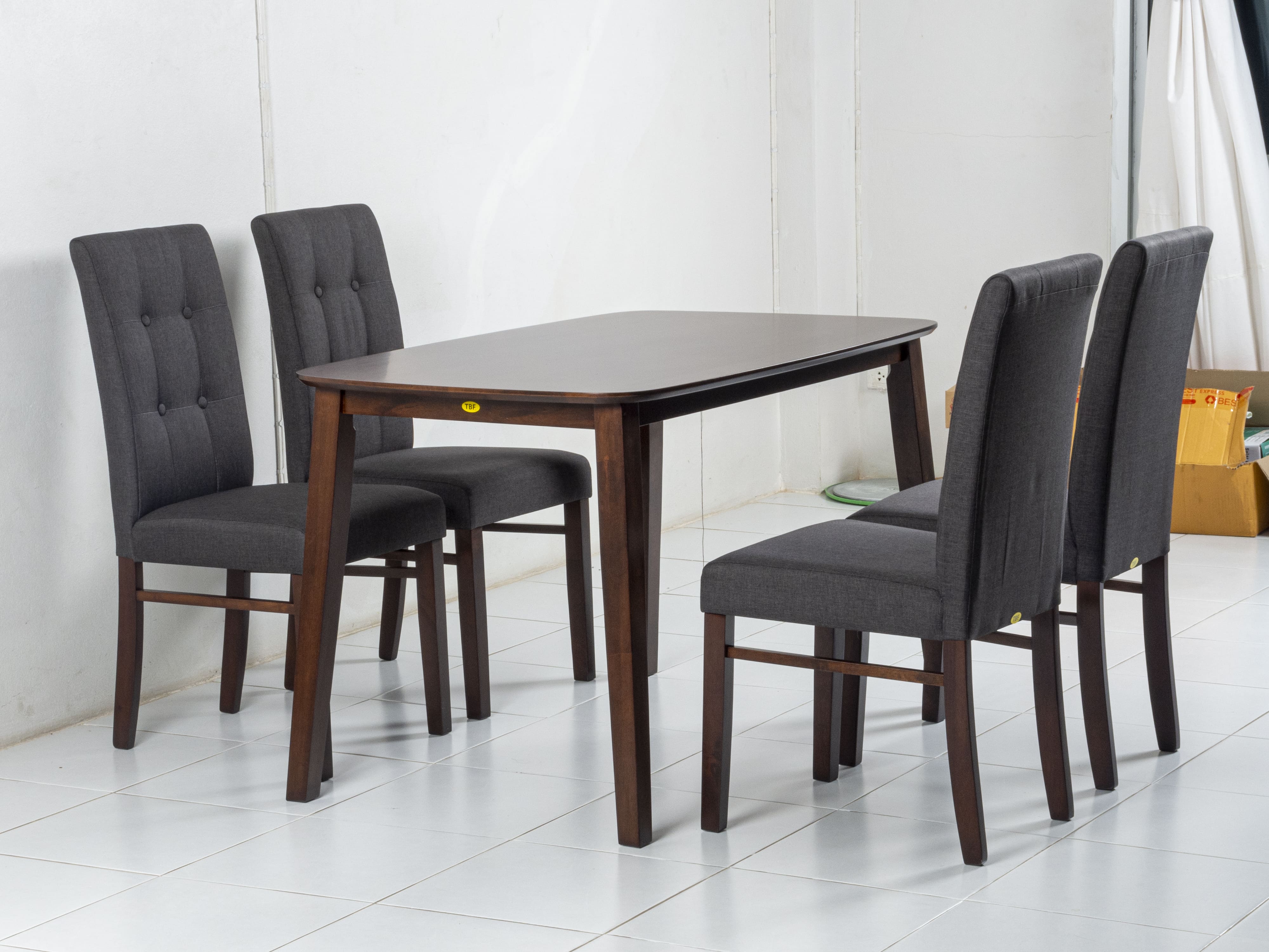 โต๊ะอาหารไม้เมล่อน 4 (ขาเฉียง)