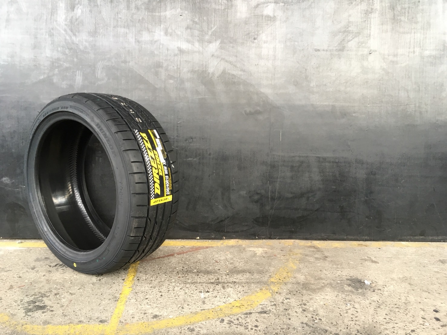 DUNLOP DZ102 235/35-19 เส้นละ 7500 ปี18 ปกติ 9500