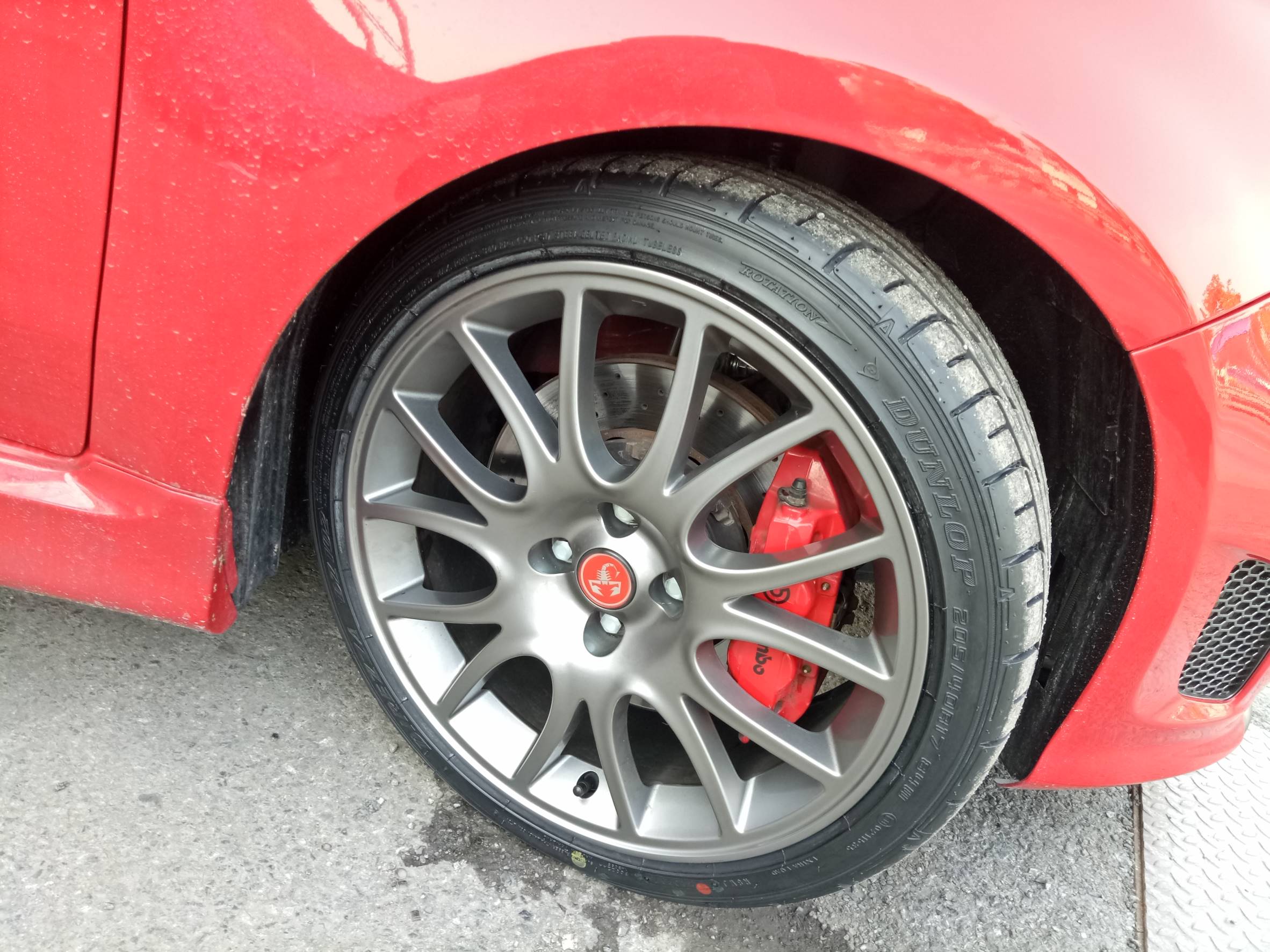 ยางใหม่ DUNLOP DZ102 205/40-17 เส้น 3250 ปกติ 4000 บาท