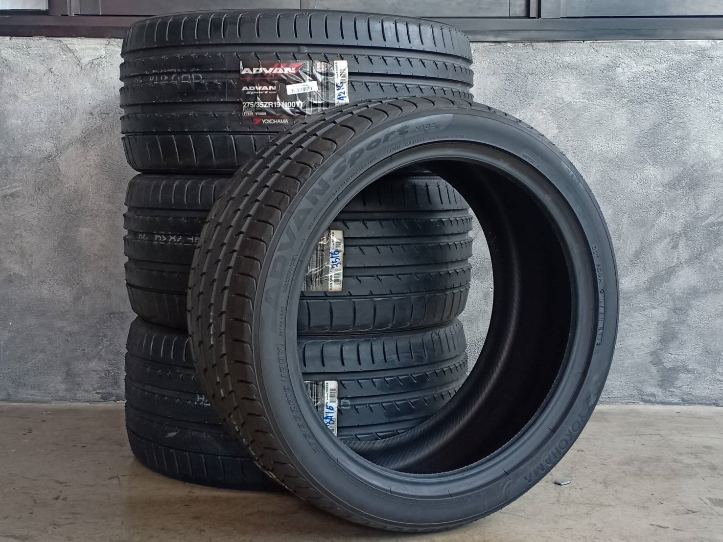ยางใหม่ YOKOHAMA V105 275/35-19 เส้น 3900 ปกติ 13500