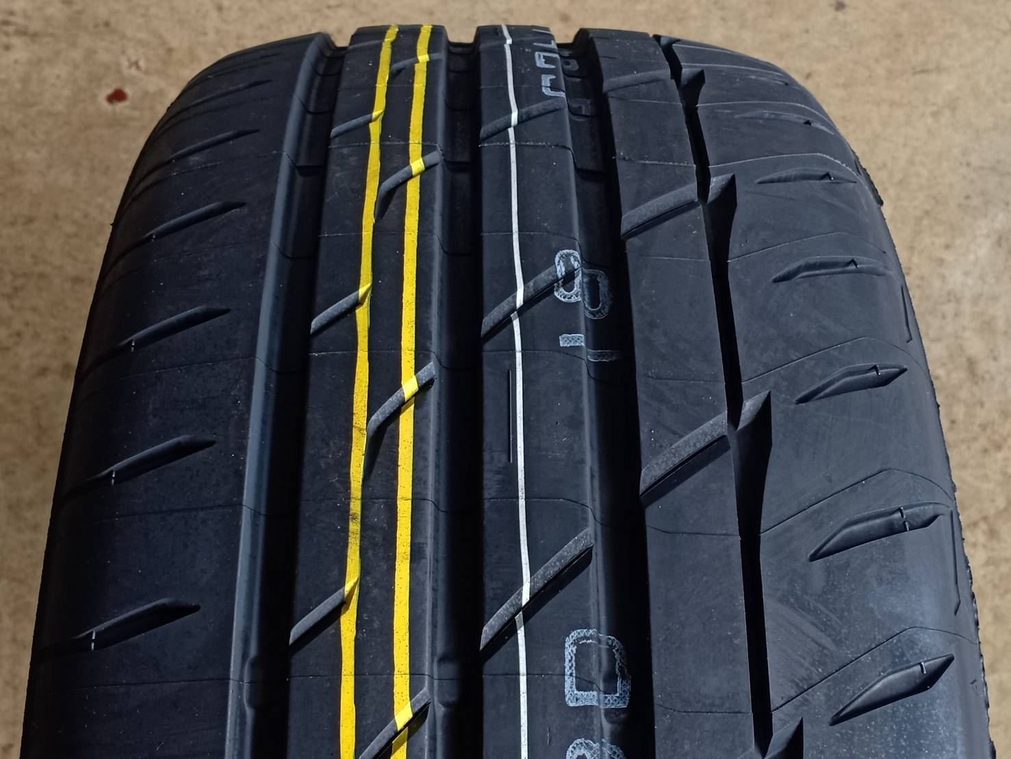 BRIDGESTONE 245/40R18 97W XL POTENZA ADRENALIN RE004 THAILAND