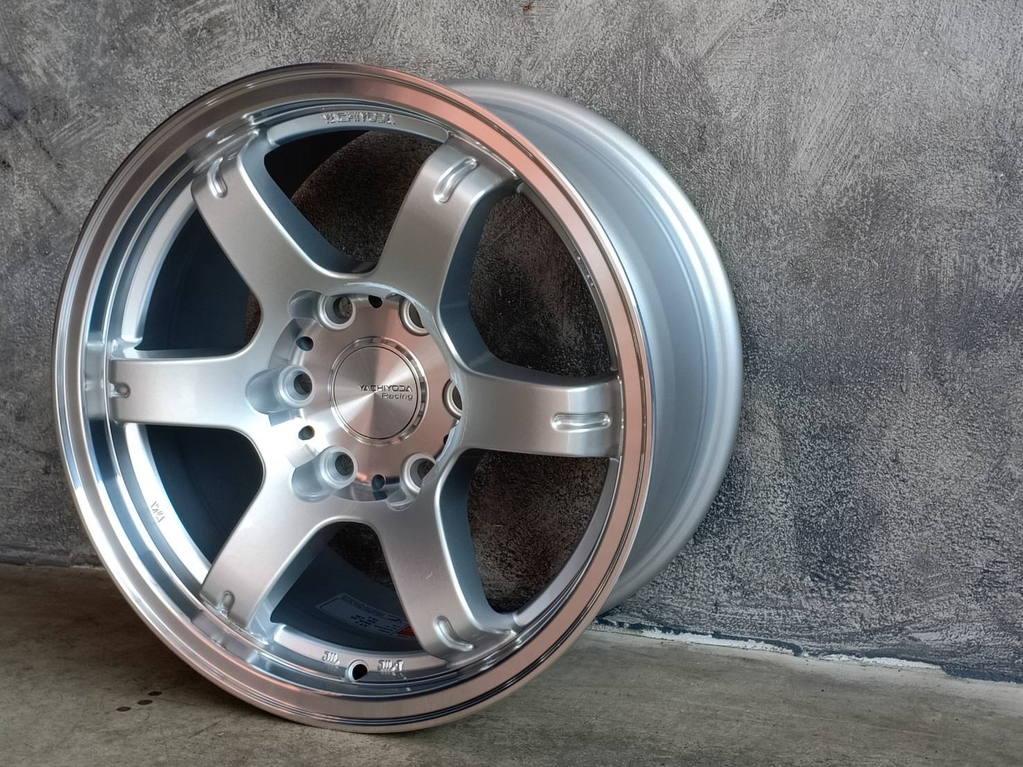 ล้อใหม่ XT-6 16X8 6X130 25 75.1 SS-PC/PF