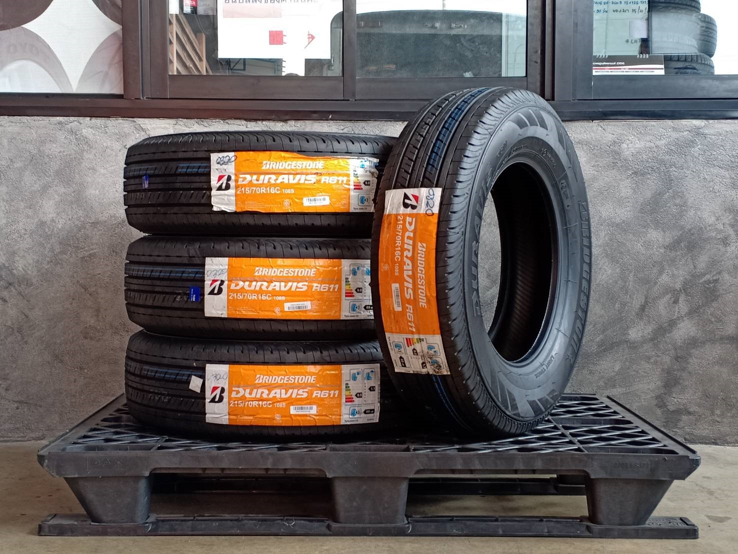 BRIDGESTONE 215/70R16 DURAVIS R611 108S MADE IN THAILAND