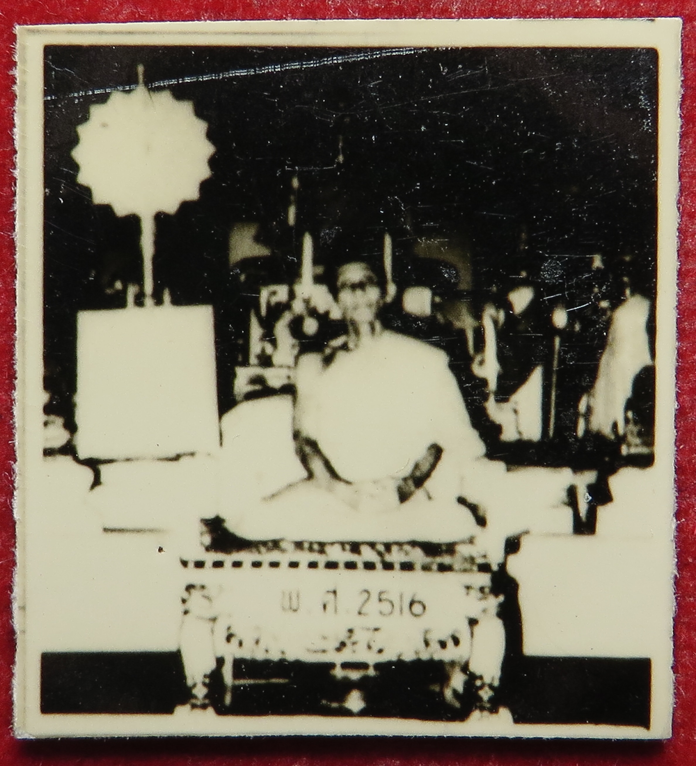 1843 (4) รูปถ่าย ผิวปรอท หลวงพ่อรัตน์ วัดบางบำหรุ จังหวัดกรุงเทพ ปี พ.ศ.2516 (หายาก) รูปจริง ผิวปรอท วิ่งเล่นแสงแวววาว (ส่งฟรี ทั่วประเทศ + รับประกัน พระแท้)