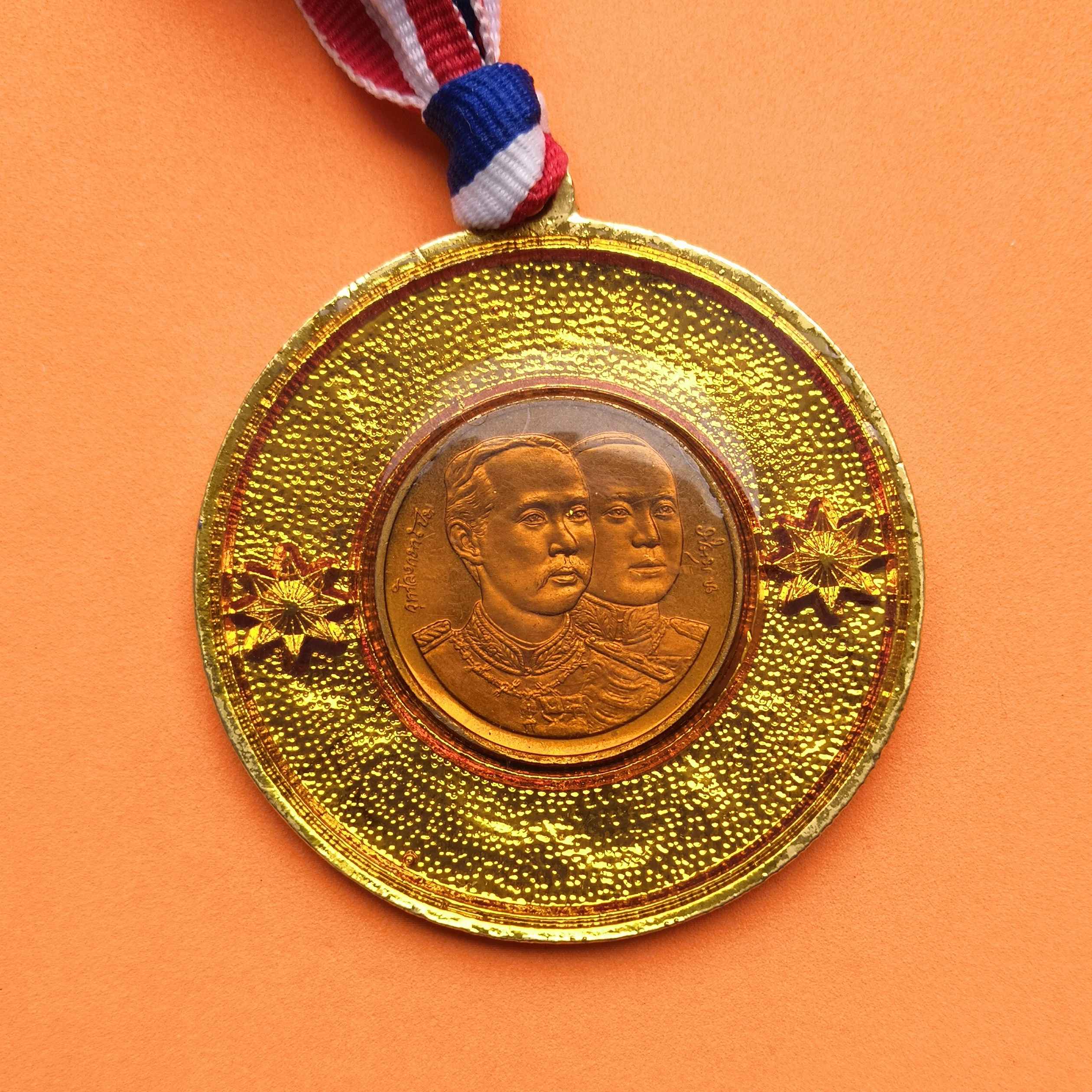 เหรียญ รัชกาลที่ 5 และรัชกาลที่ 6 เดิน-วิ่ง 80 ปี จุฬาลงกรณ์มหาวิทยาลัย พศ 2540 ขนาด 5.9 เซน