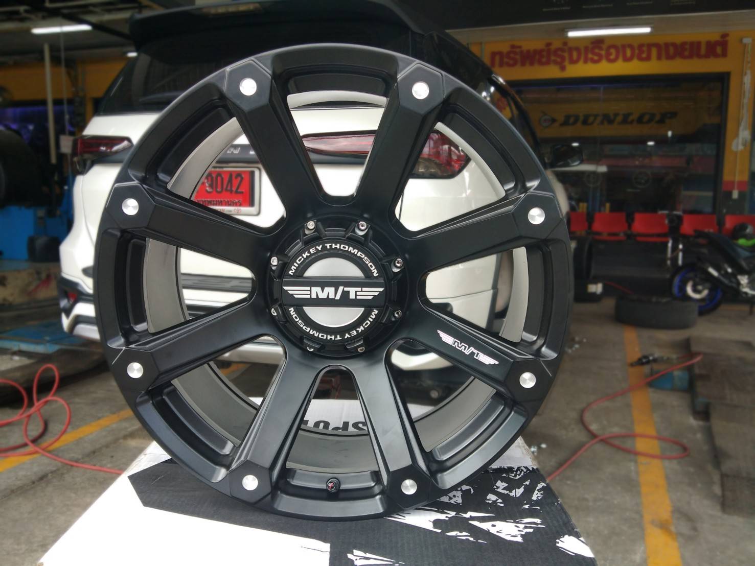 ล้อแท้ MICKEY THOMPSON ROUSH ขอบ20