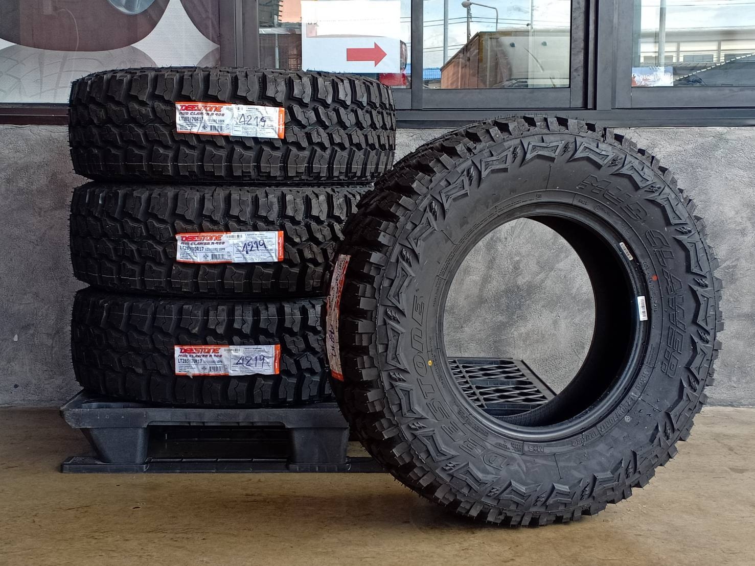 DEESTONE 285/70R17 MUD CLAWER R408 121/118Q 10PR MADE IN THAILAND