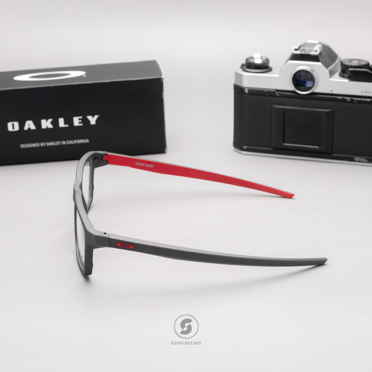 Oakley Port Bow OX8164-04 Satin Brown