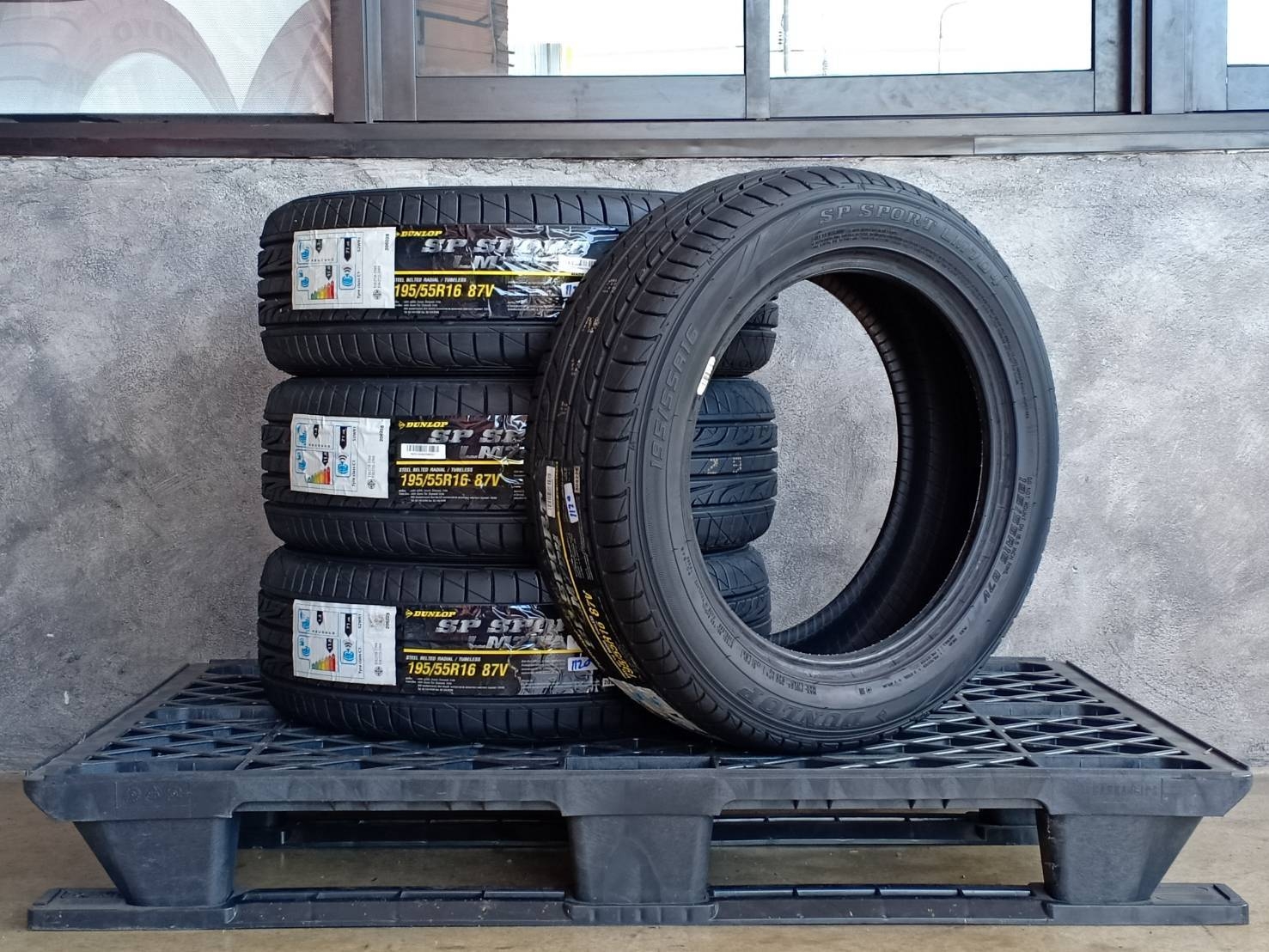 DUNLOP 195/55R16 SP SPORT LM704 87V MADE IN THAILAND
