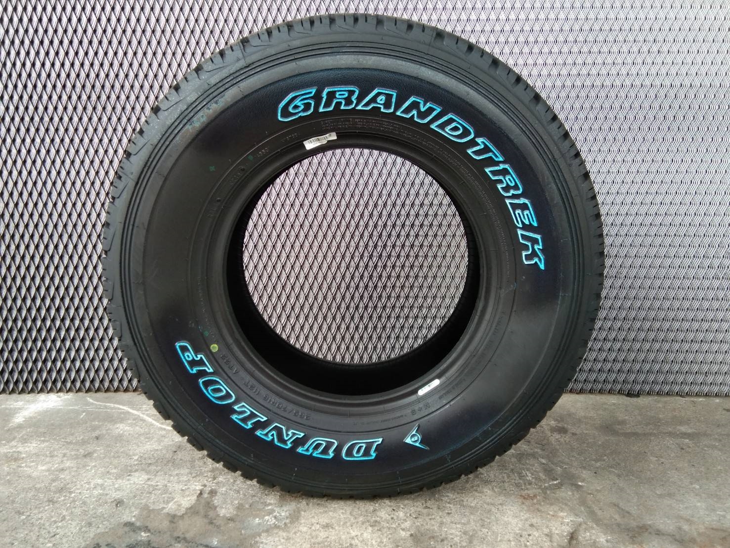 DUNLOP AT22 245W70S16 เส้น 7000 ปี18 ซื้อ2แถม2 จ่าย 14000 ได้ 4เส้น ปี18