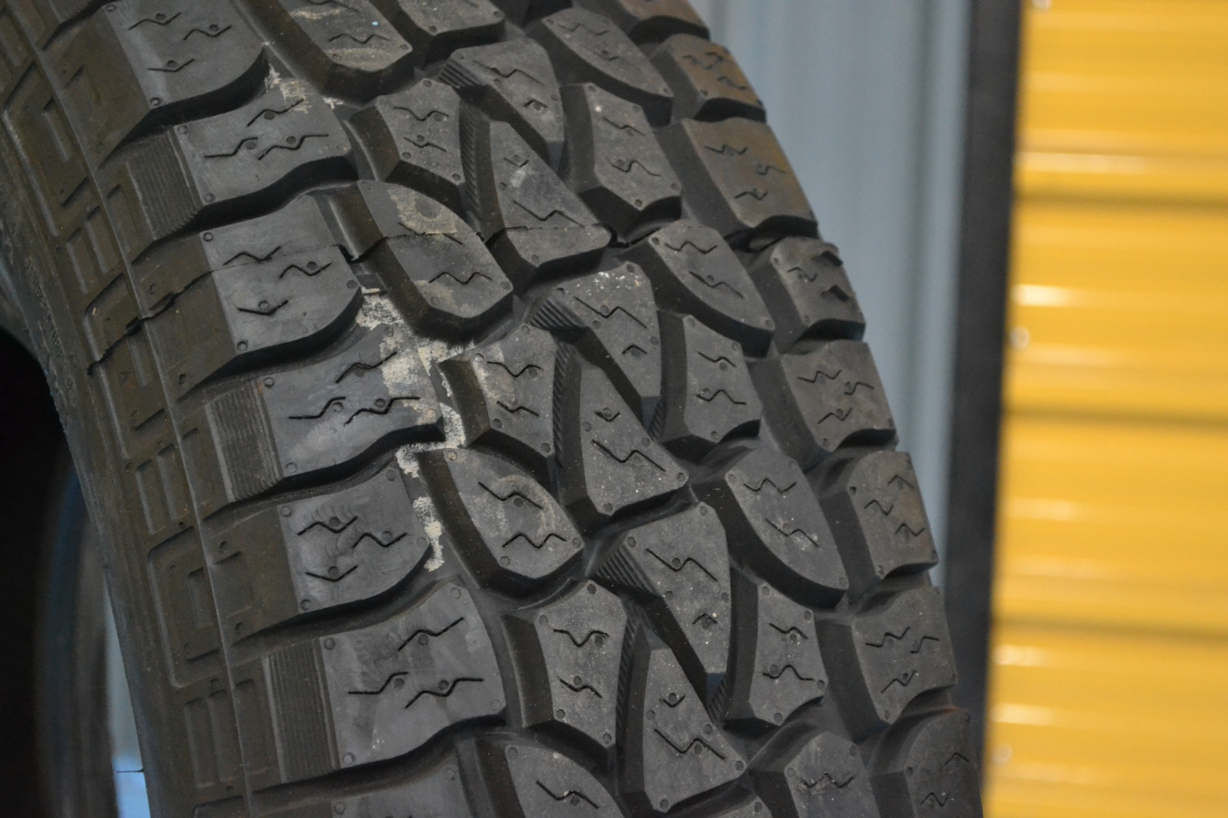 ยางใหม่ MICKEY THOMPSON STZ 265/75-16 เส้น 4900 ปกติ 7500 บาท
