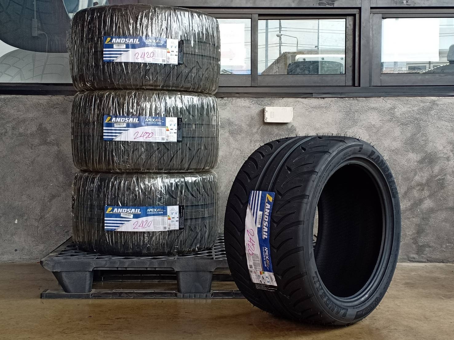 LANDSAIL 335/30ZR18 APEX KING AK01