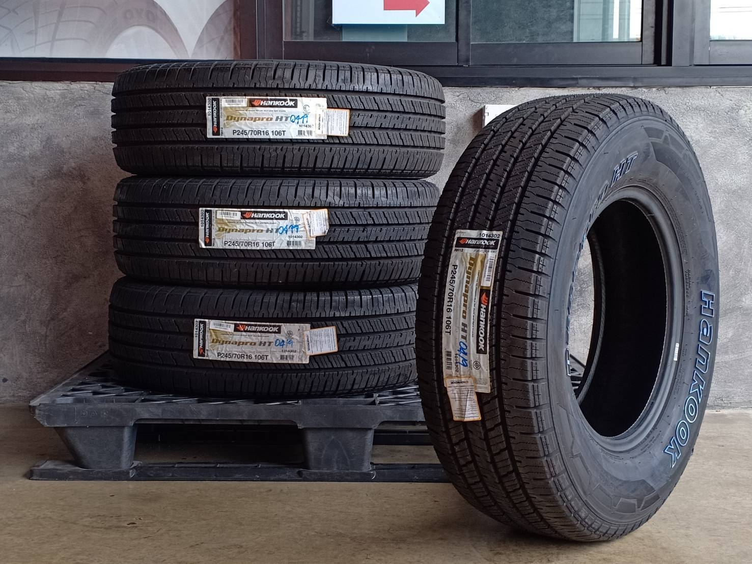 HANKOOK 245/70R16 DYNAPRO HT 106T (ตัวหนังสือขาว) MADE IN INDONESIA