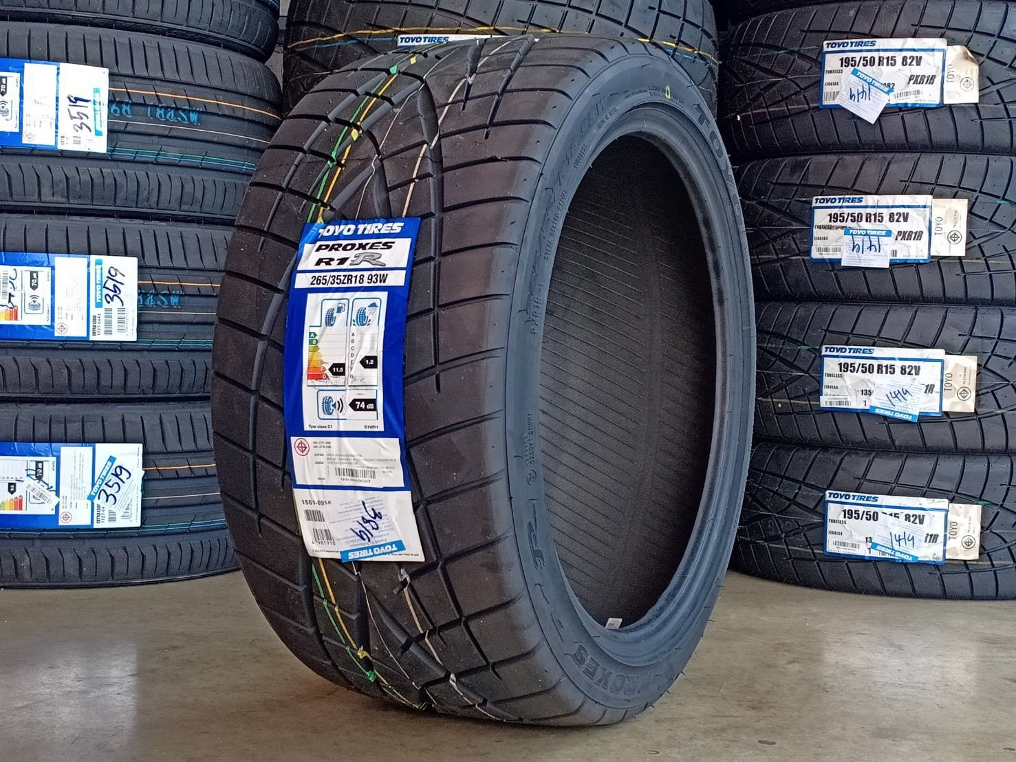 TOYO PROXES R1R 265/35ZR18 ปี19