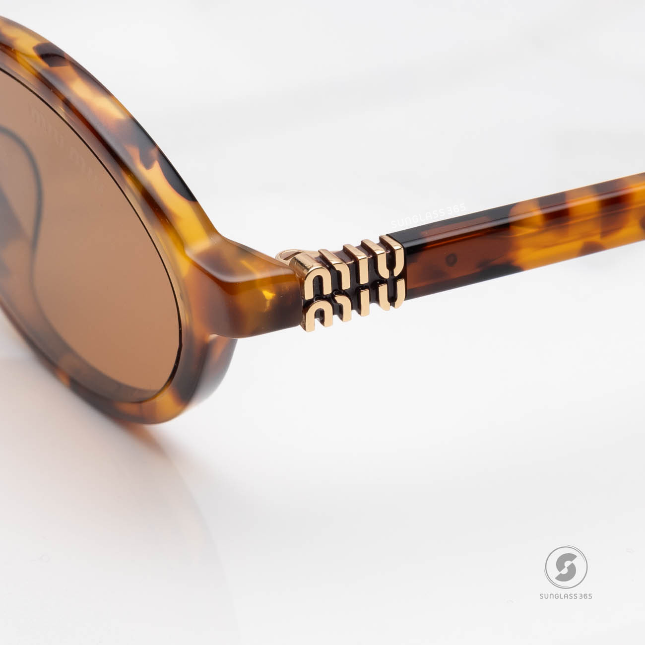 แว่นกันแดด Miu Miu MU04ZSF 19P2Z1
