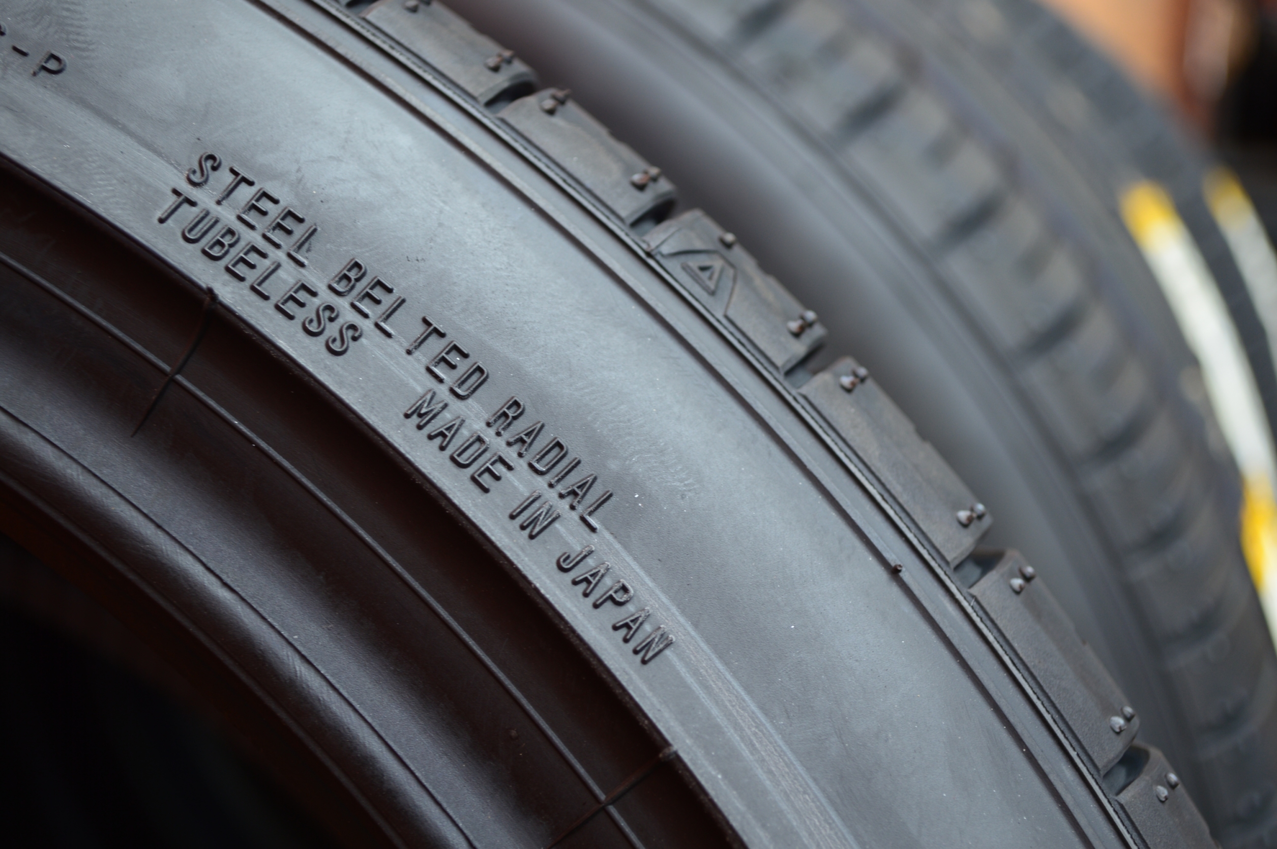 DUNLOP SP SPORT MAXX050+ 205-45R18 ขาย 4,500 ปกติ 8500