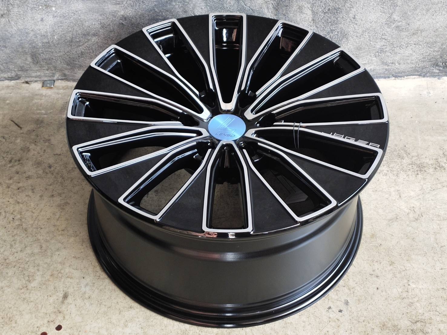 MAJETSTY JAGER-ENIGMA 18X8.5 6H130 ต้องการส่วนลดราคาพิเศษ กรุณาสอบถาม