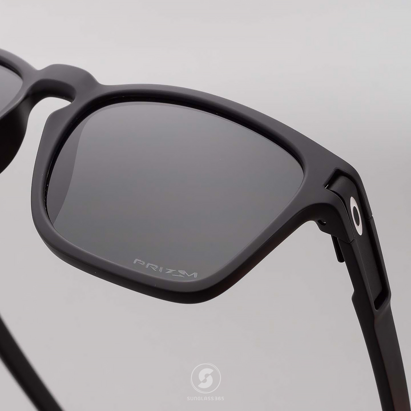 Oakley OO9358-13 MATTE BLACK Prizm Grey