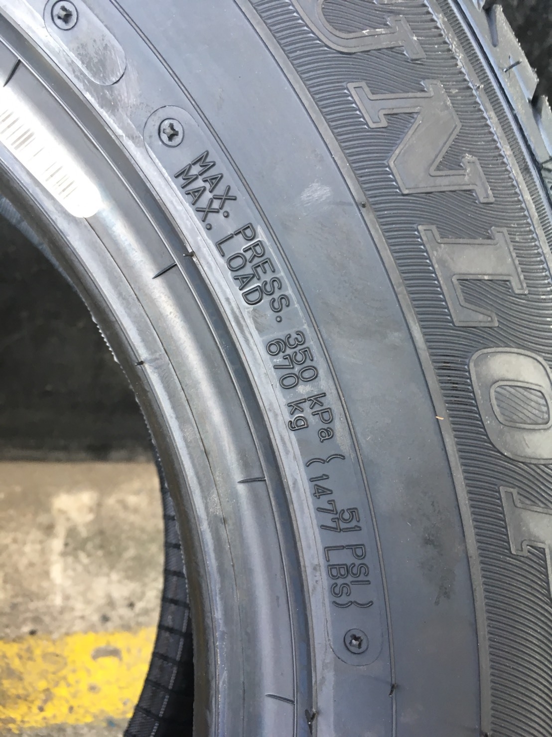 DUNLOP LM704 205-65-15 ปี18 ซื้อ2แถม2