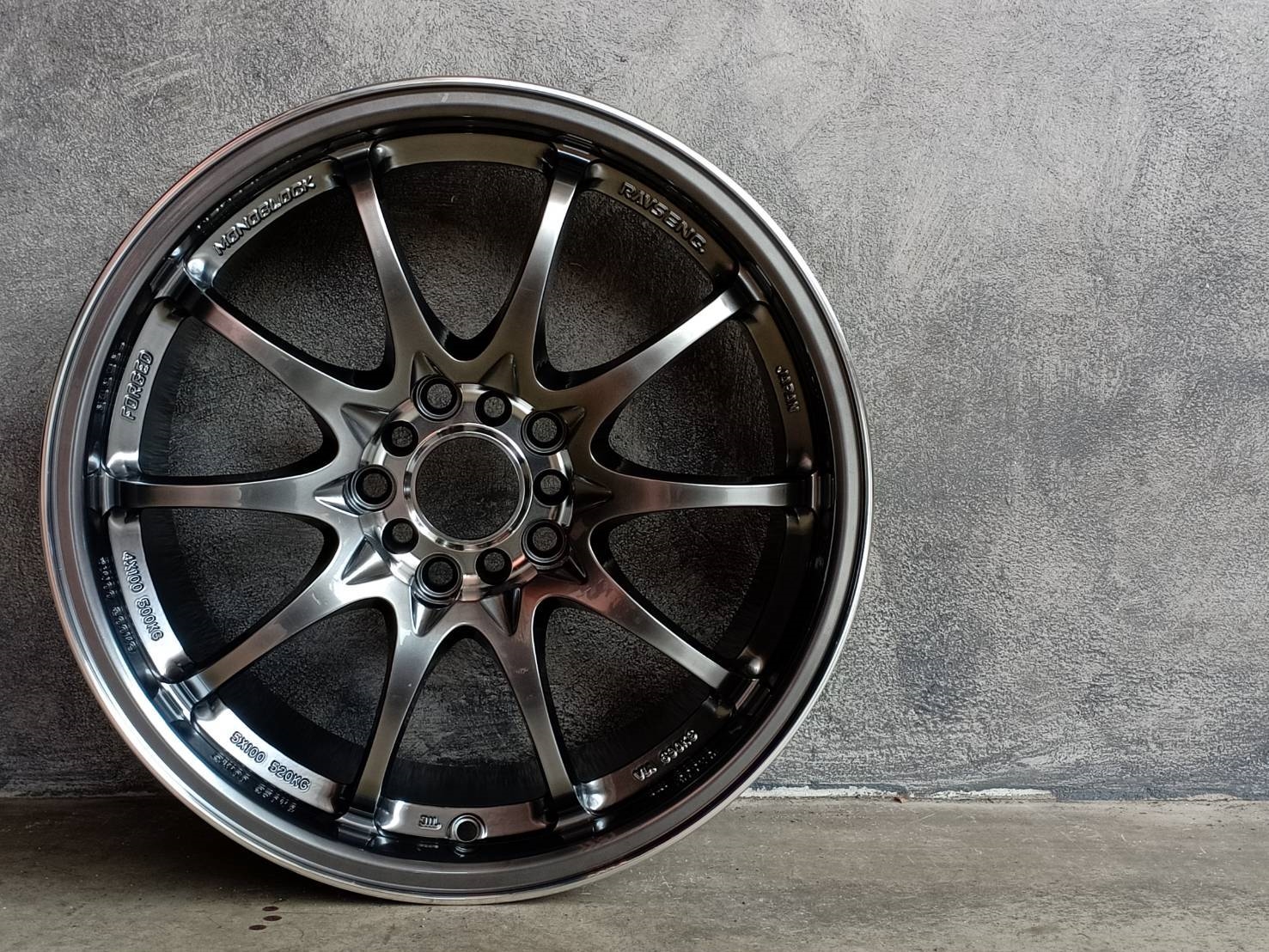 TKRC28 17X8.5 10X100/114.3 35 73.1 LCP/HYPER BLACK